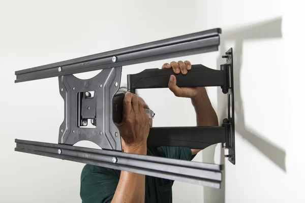 Man installing mount TV — Stock Photo, Image