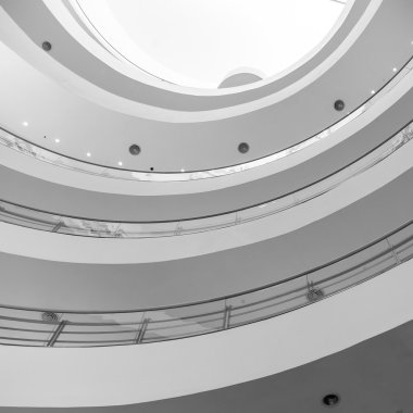 Modern mimari yapı içinde 