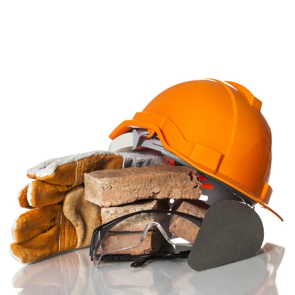 beyaz zemin üzerinde inşaat araçları 