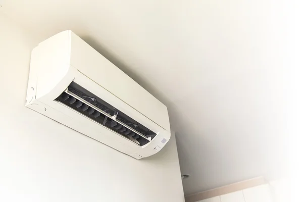 Airconditioner op muur achtergrond — Stockfoto