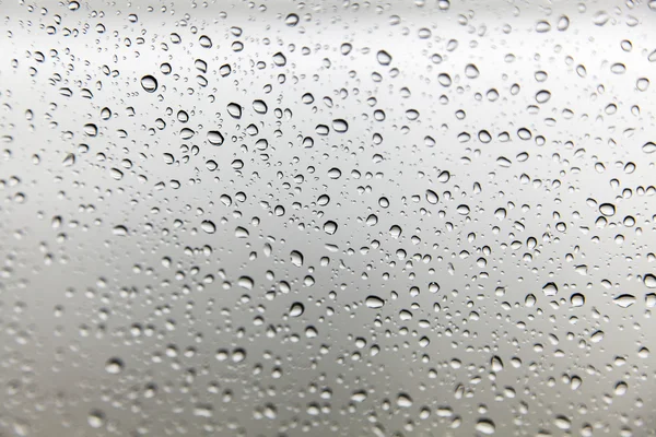 Gotas de chuva no fundo de vidro — Fotografia de Stock