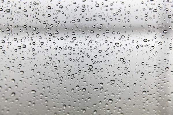 Gotas de chuva no fundo de vidro — Fotografia de Stock