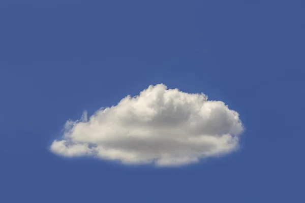 Nuvem branca no céu azul — Fotografia de Stock