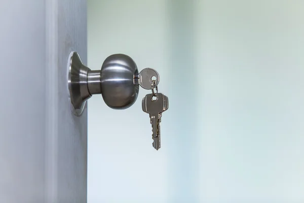 Open door with keys — Stock Photo, Image