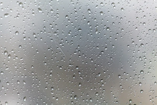 Gotas de chuva no fundo de vidro — Fotografia de Stock