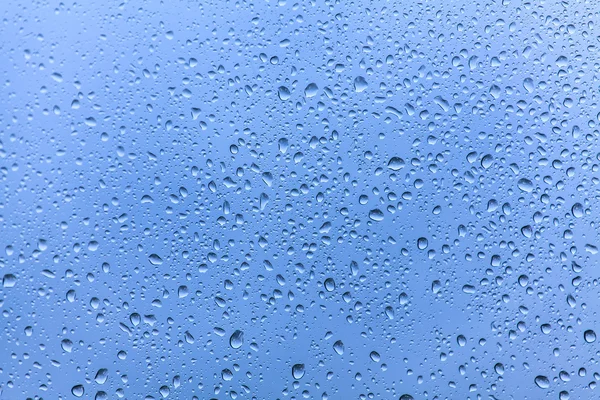 Gotas de chuva no fundo de vidro — Fotografia de Stock