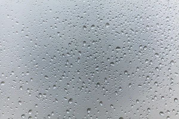 Σταγόνες βροχής σε γυάλινο φόντο — Φωτογραφία Αρχείου