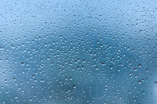 Gotas de lluvia sobre fondo de vidrio — Foto de Stock
