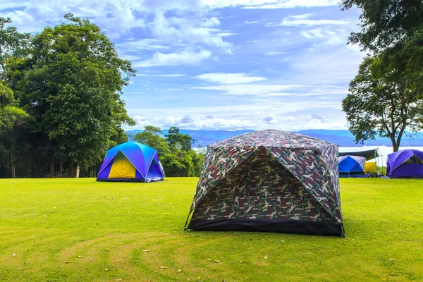 Zelten auf dem Land — Stockfoto