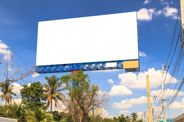 Billboard grande al aire libre en blanco —  Fotos de Stock