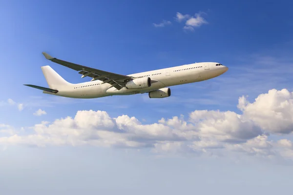 Avião no céu, transporte, viagem, transporte . — Fotografia de Stock