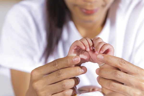 新生婴儿的手 — 图库照片