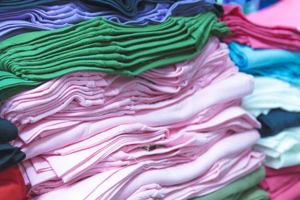 Camisetas coloridas — Foto de Stock