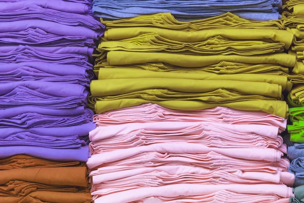 Renkli tişörtler — Stok fotoğraf