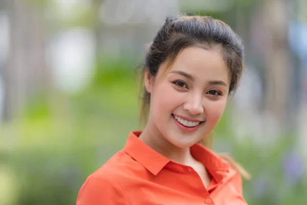 Outdoors Portrait Happy Young Woman Smiling Face — Stock Photo, Image