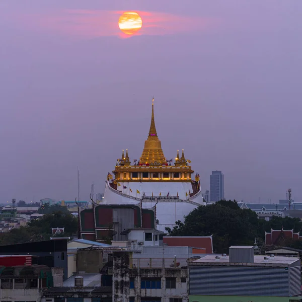 Pôr Sol Golden Mountain Temple Crepúsculo Céu Bangkok Tailândia — Fotografia de Stock
