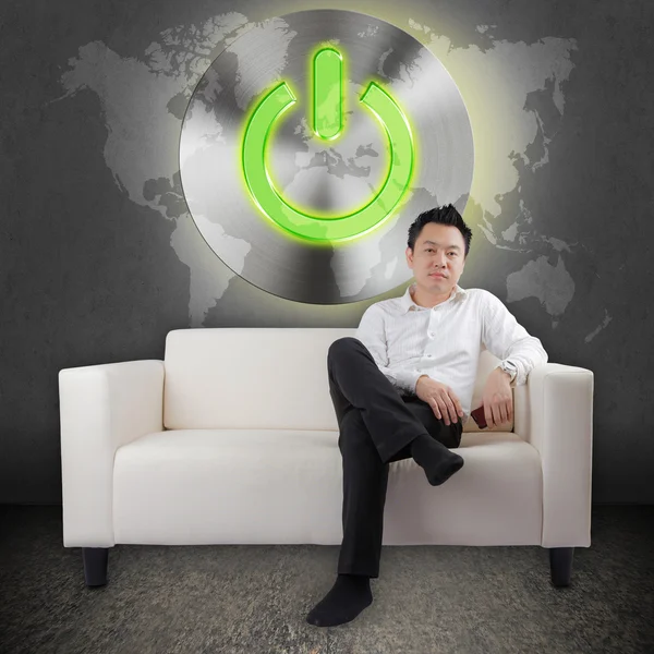 Asiático hombre de negocios en sofá —  Fotos de Stock