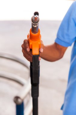 benzin istasyonu çalışanı