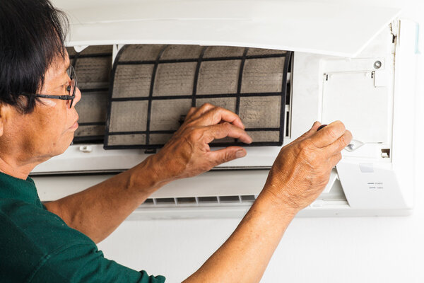 man repair air conditioner 