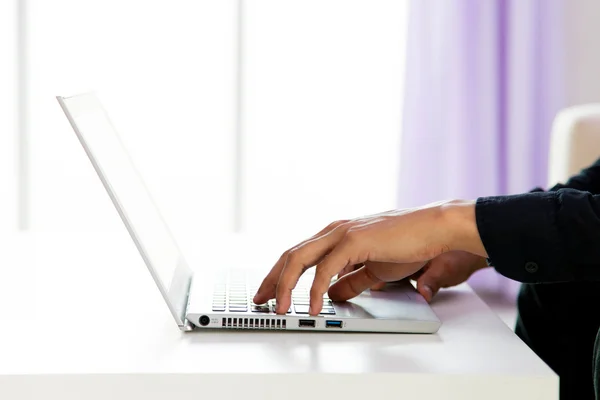 Hands typing on laptop keyboard — Stock Photo, Image