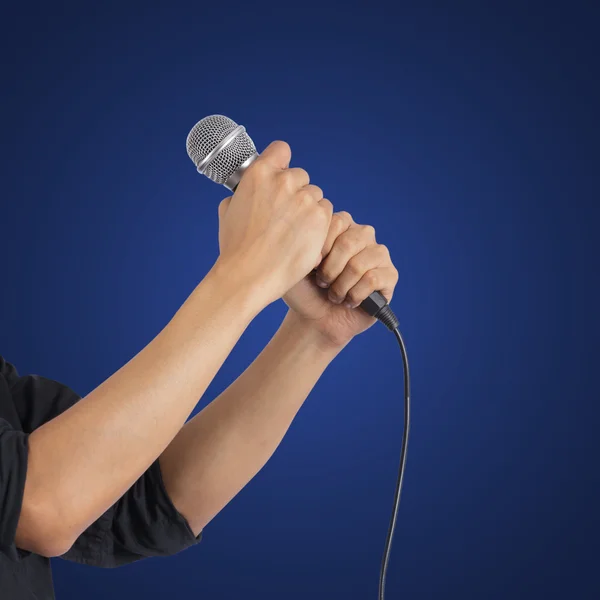 Male hand holding microphone — Stock Photo, Image