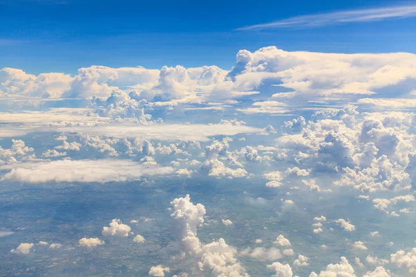 Nuvens e céu — Fotografia de Stock