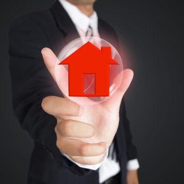 ev işareti kabarcık tutan el 