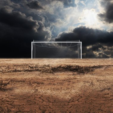 ihmal edilen futbol sahası 
