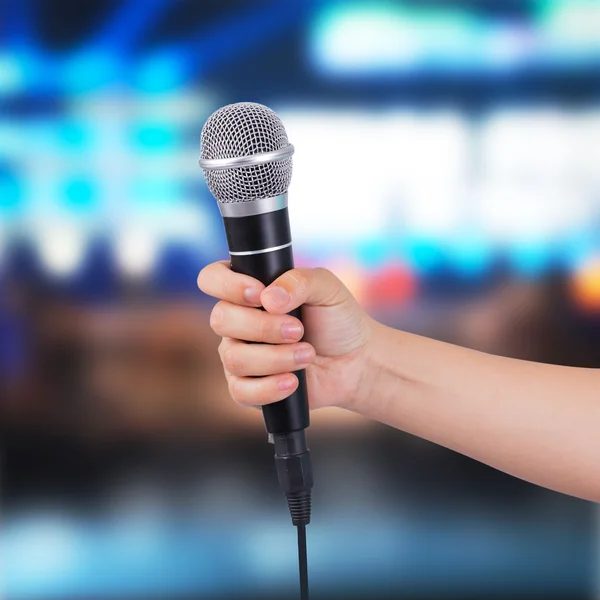 Female hand holding microphone — Stock Photo, Image