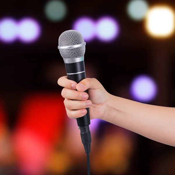 Female hand holding microphone — Stock Photo, Image