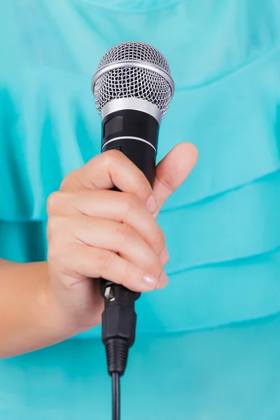 Женский ручной микрофон — стоковое фото