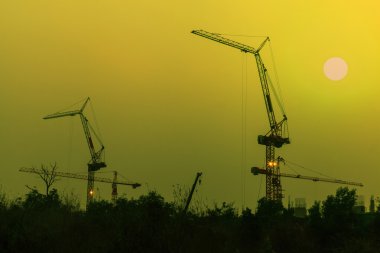 Şantiyede gün batımı