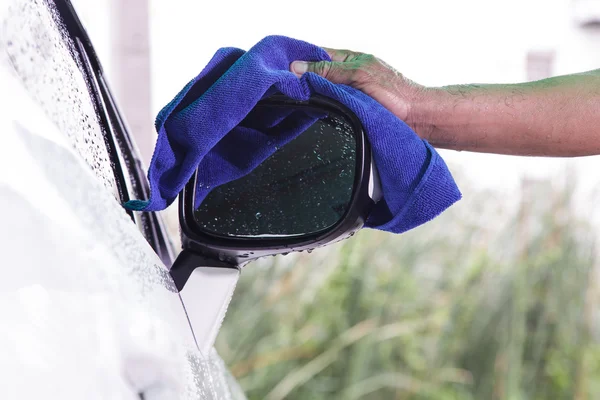 Cleaning a car at home — Stock Photo, Image