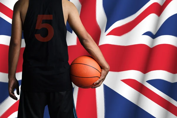 Balón de baloncesto en manos — Foto de Stock