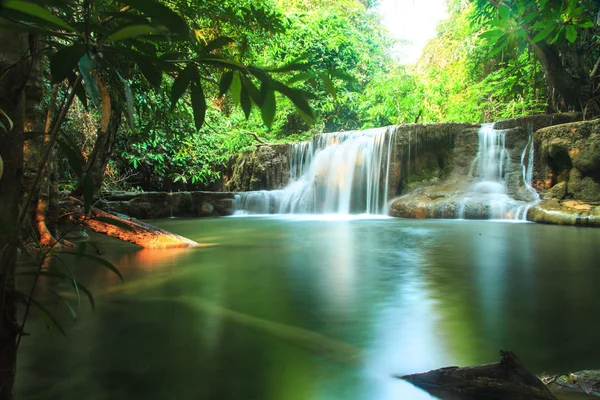 Deep forest Huai Mae Kamin Waterfall — Stock Photo, Image