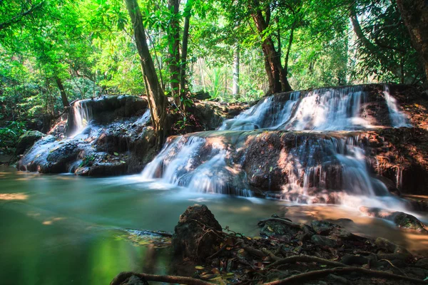 Derin orman Huai Mae Kamin Waterfall — Stok fotoğraf
