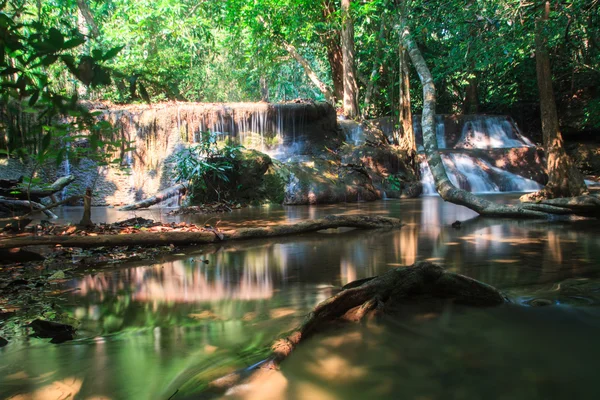 Deep forest Huai Mae Kamin Waterfall — Stock Photo, Image