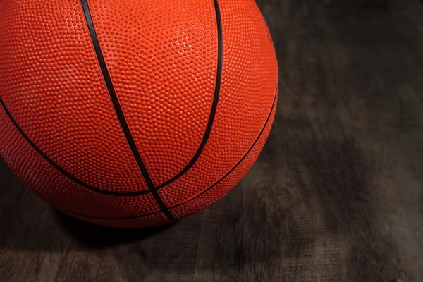 Basket pada latar belakang kayu — Stok Foto