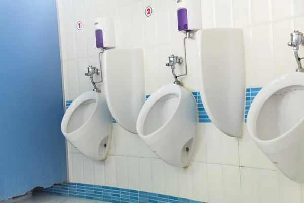 WC, interno della toilette pubblica — Foto Stock