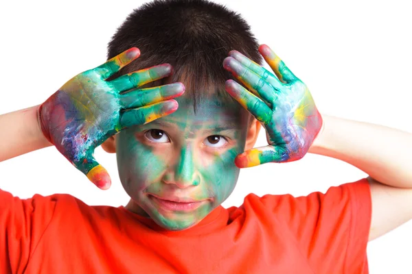 Niño con las manos pintadas en pintura colorida —  Fotos de Stock