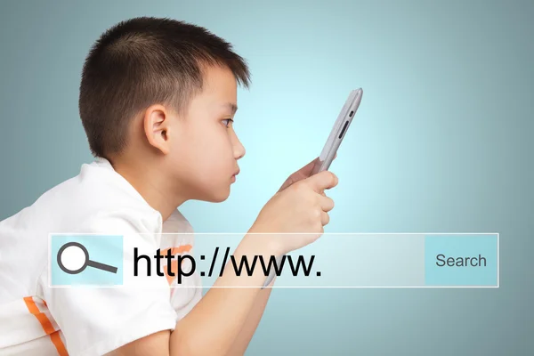 Kleine jongen, Internet concept — Stockfoto