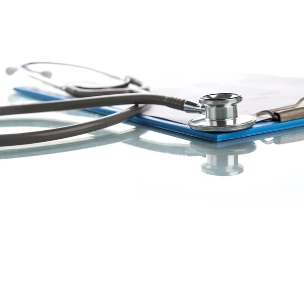 Stethoscope with medical clipboard — Stock Photo, Image