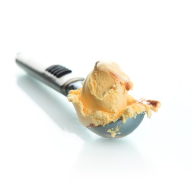 Dondurma beyaz arkaplanda