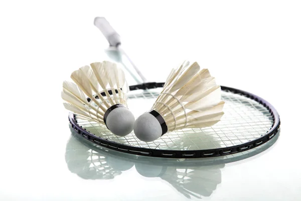 Navette sur raquette de badminton — Photo