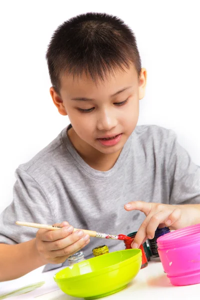 Little boy paints — Stock Photo, Image