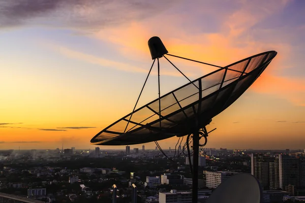 Satellite dish sky in twilight in the city — Stock Photo, Image