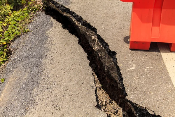 Cracked of asphalt road — Stock Photo, Image