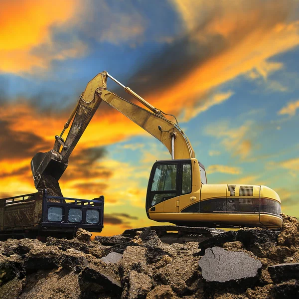 Excavator working at construction site — Stock Photo, Image