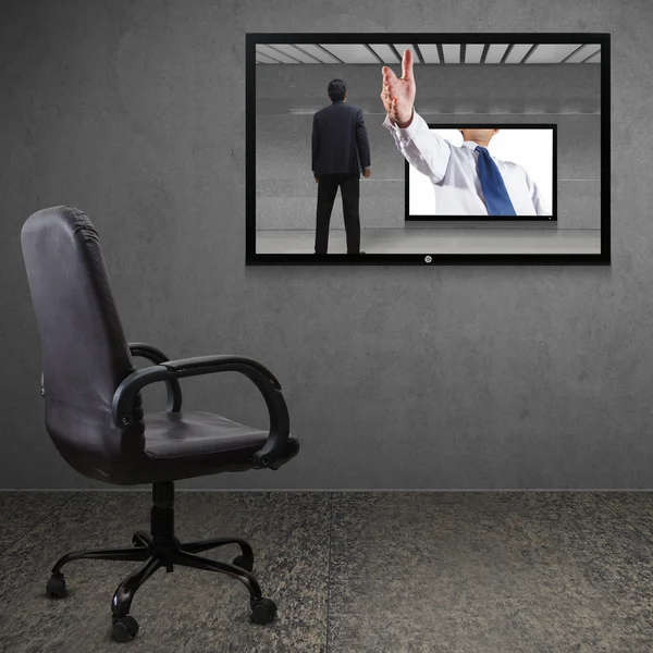 オフィスの椅子とテレビの画面 — ストック写真