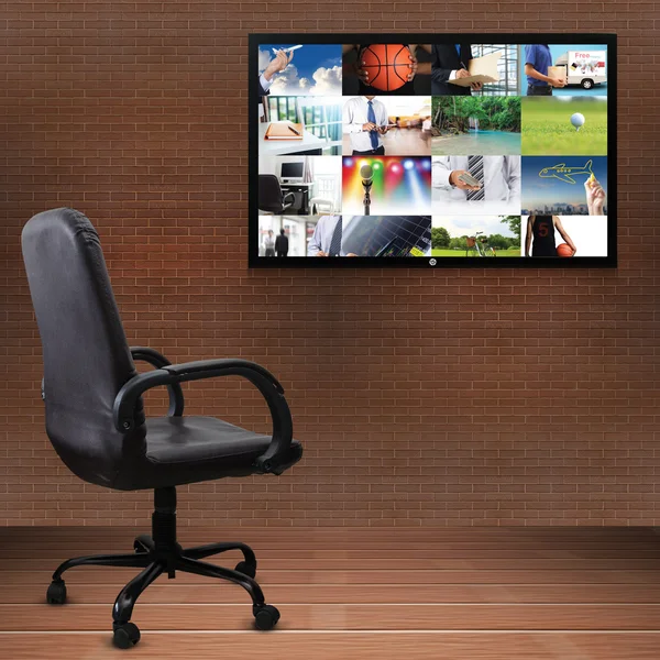 Silla de oficina y pantalla de TV — Foto de Stock